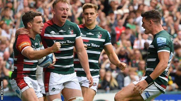 Leicester Tigers celebrate George Ford's try