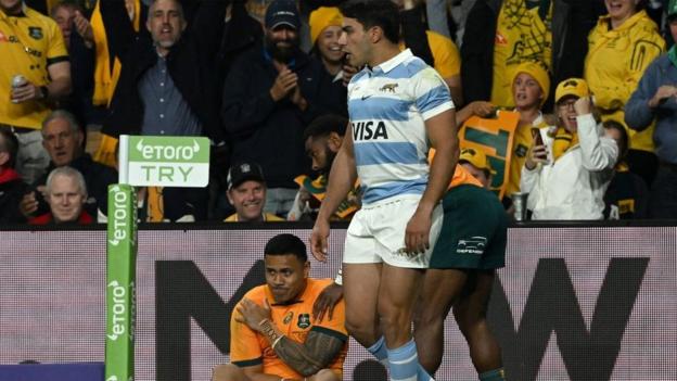 Len Ikitau holds his injured shoulder