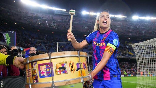 Alexia Putellas playing a drum at the Nou Camp