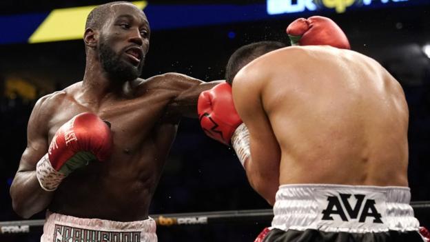 Terence Crawford punches David Avanesyab