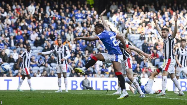 Alfredo Morelos scores
