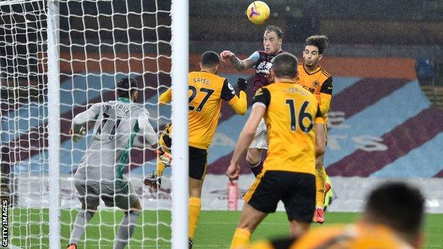 Burnley 2 1 Wolverhampton Wanderers Ashley Barnes And Chris Wood On Target Bbc Sport