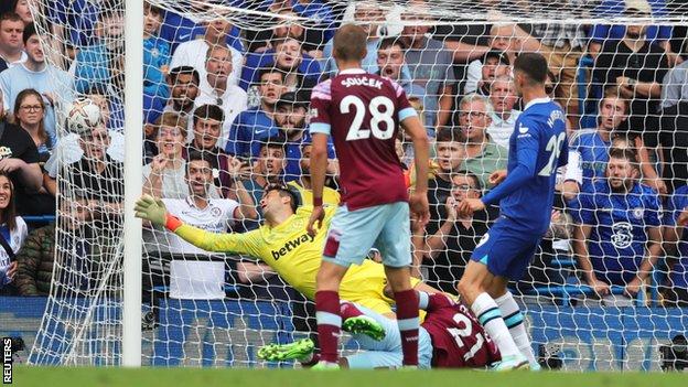 opslaan Tablet elkaar Chelsea 2-1 West Ham United: David Moyes furious at 'scandalous' VAR - BBC  Sport