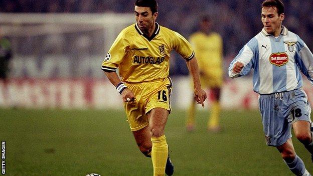 Roberto Di Matteo being chased by Lazio's Pavel Nedved