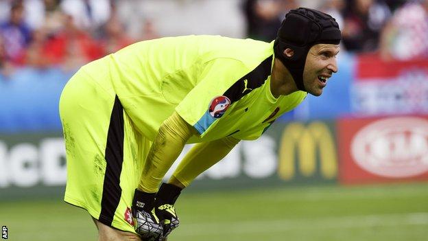 Petr Cech: Ex-Chelsea and Arsenal goalkeeper joins ice 