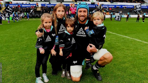 Ospreys captain Justin Tipuric celebrated his 201st appearance with his four children