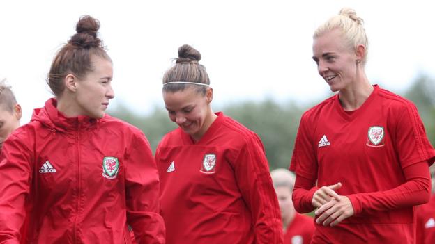 Welsh Government report highlights concerns for women's football in Wales