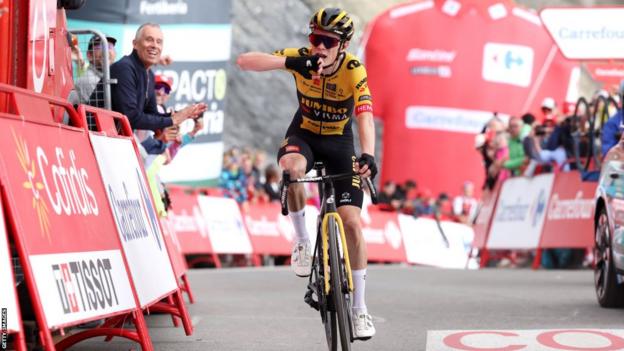 Jonas Vingegaard wins stage 13 of the Vuelta a Espana