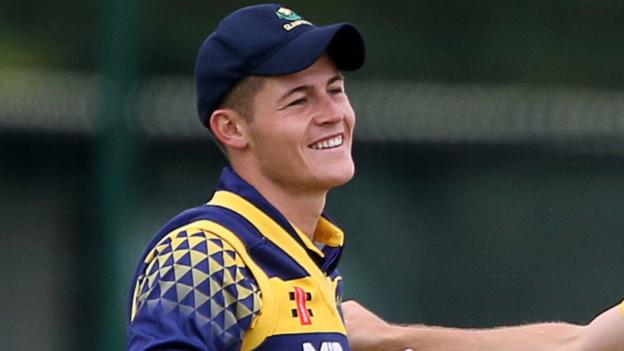 County Championship: Owen Morgan's ton helps Glamorgan grind out win - BBC Sport