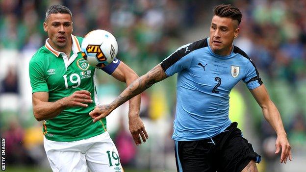 The Republic of Ireland's Jonathan Walters battles with Uruguay's Jose Gimenez
