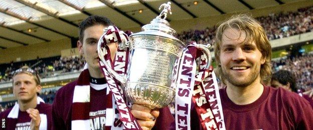 Robbie Neilson with the Scottish Cup in 2006