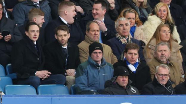 Membres de MSP Sports Capital à Goodison Park lors de la défaite d'Everton contre Southampton