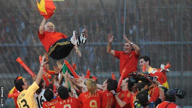 Spanish players lift coach Luis Aragones up in the air after winning Euro 2008