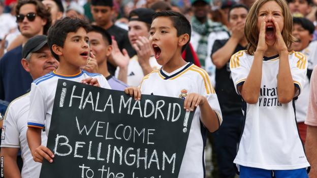 Young Real Madrid fans welcome Jude Bellingham