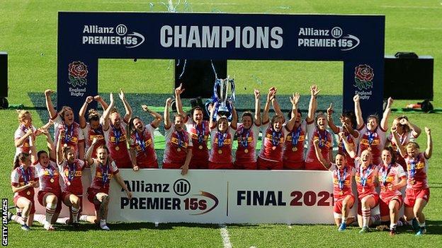 Harlequins lifting the Premier 15s trophy