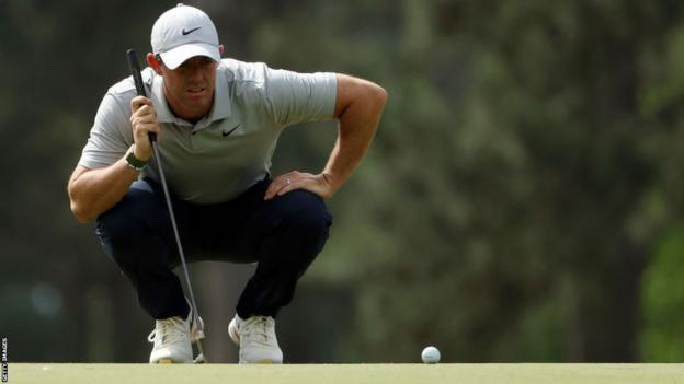 Rory McIlroy lines up a putt at the 2023 Masters