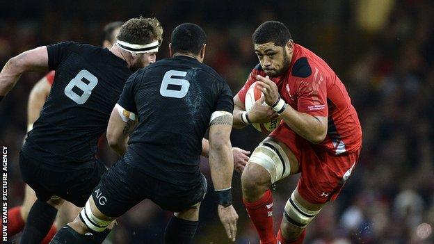 Taulupe Faletau on the attack for Wales against New Zealand
