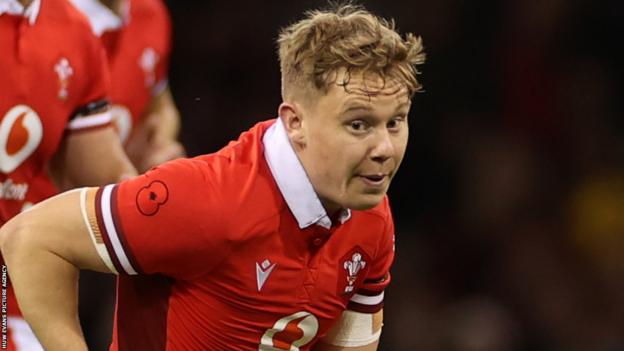 Six Nations 2024: New-look Wales squad look to emerge from shadow of Louis Rees-Zammit exit 8 Scarlets fly-half Sam Costelow has played eight internationals for Wales