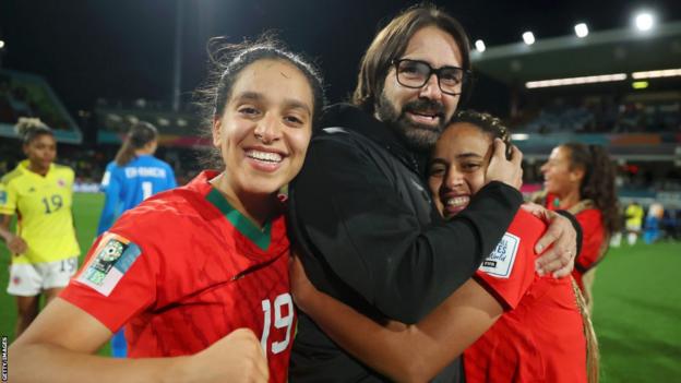 Reynald Pedros and two Morocco players