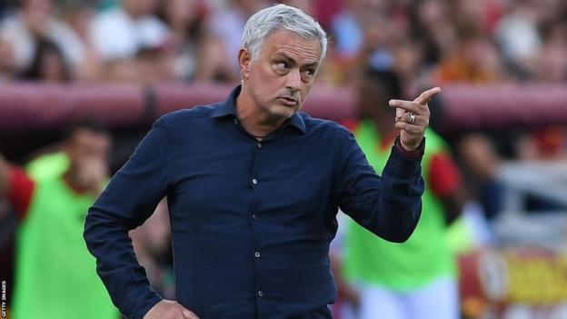 Roma 1-0 Monza: Jose Mourinho sent off for 'crying' gestures as his side  clinch a last-gasp win - BBC Sport