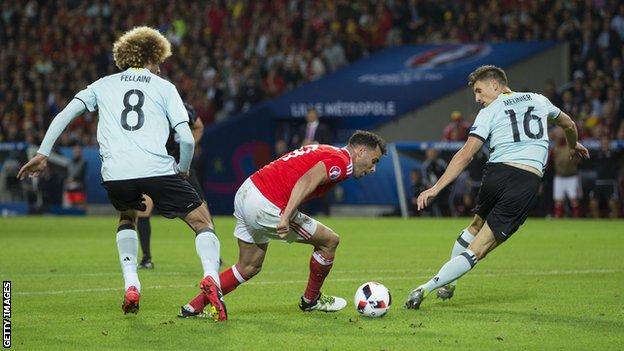 Coupe du monde 2022, Qatar: qui sont les adversaires du groupe de qualification du Pays de Galles?
- Euro 2020 But de Hal Robson-Kanu / Belgique
