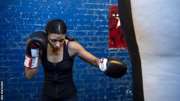 Ruqsana Begum boxing