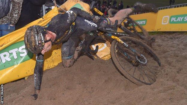 Cyclo-cross crash