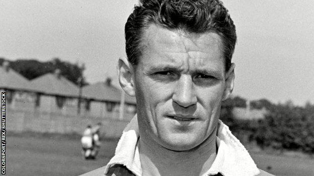 Johnny Wheeler Former Liverpool And Bolton Winger Dies Aged 91 Bbc Sport 