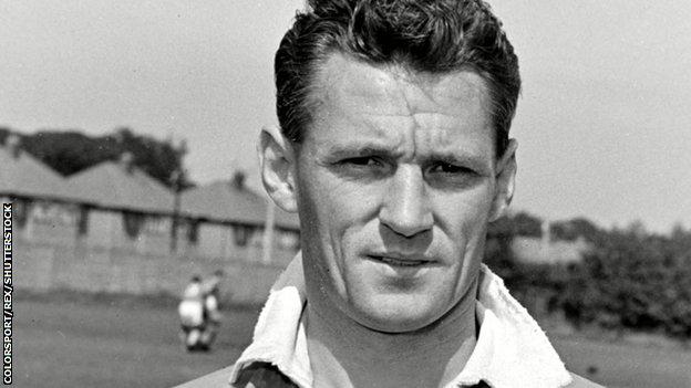 Johnny Wheeler Former Liverpool And Bolton Winger Dies Aged 91 Bbc Sport