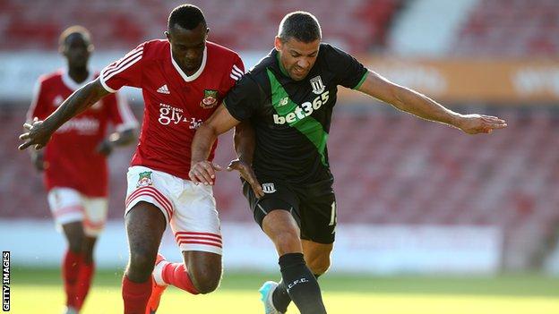 Stoke City's Jon Walters battles with Javan Vidal of Wrexham