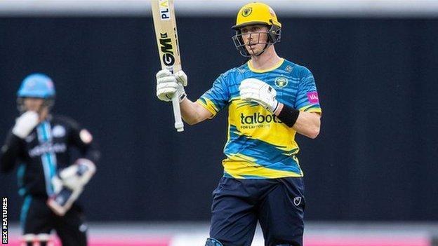 Bears batter Adam Hose hit four sixes and 13 fours in his 110 off 53 balls in his side's records T20 derby win over Worcestershire