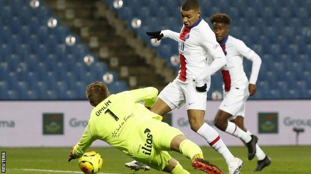 Paris St-Germain 3-1 Lens: Kylian Mbappe scores twice as hosts claim first  win of season - BBC Sport
