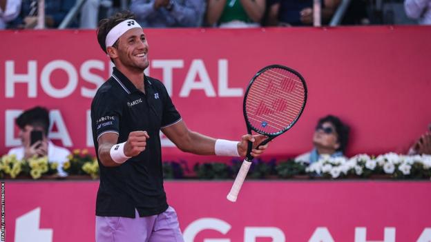 Casper Ruud celebrates winning the 2023 Estoril Open
