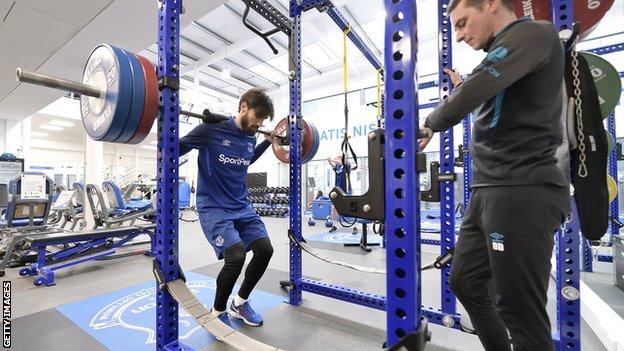 Andre Gomes in weight training