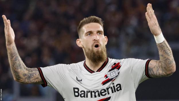 Robert Andrich celebrates a goal for Bayer Leverkusen