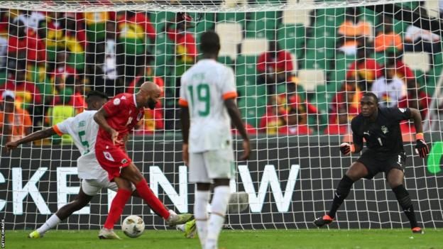 Emilio Nsue scores for Equatorial Guinea against Ivory Coast