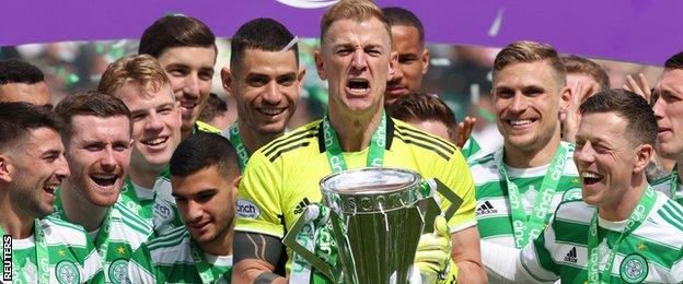 Celtic celebrate with the trophy after winning the Scottish Premiership title