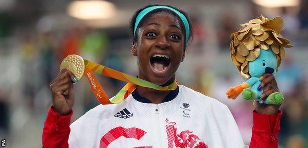 Kadeena Cox celebrates winning gold