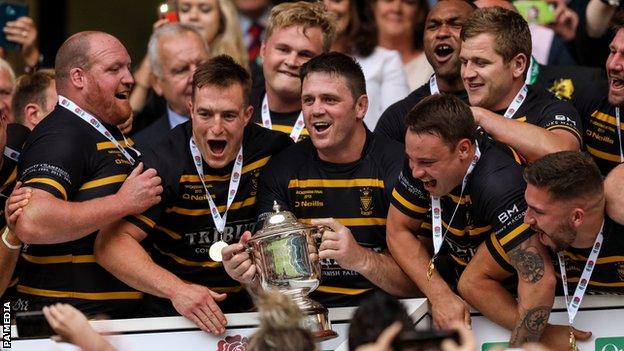 Cornwall celebrate winning the 2019 County Championship