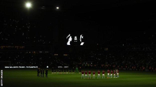 Aston Villa and Southampton players during a minute's silence for Queen Elizabeth II