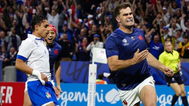 Damian Penaud celebrates scoring a try for France