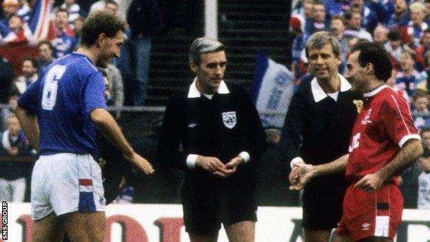 George Smith: Former Fifa referee from Edinburgh dies aged 75 - BBC Sport