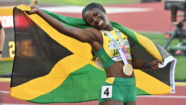 Shericka Jackson celebrates winning 200m gold at the 2022 World Championships