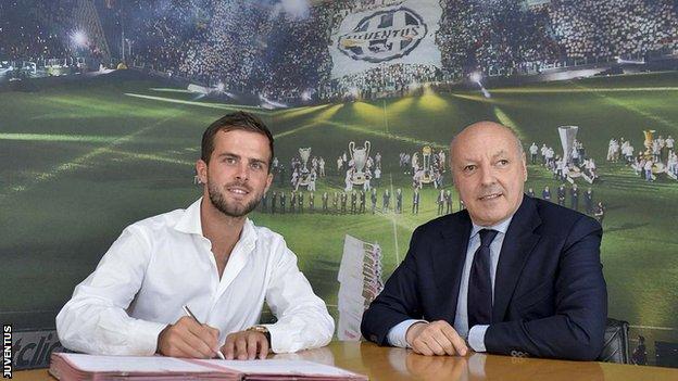 Miralem Pjanic signs for Juventus