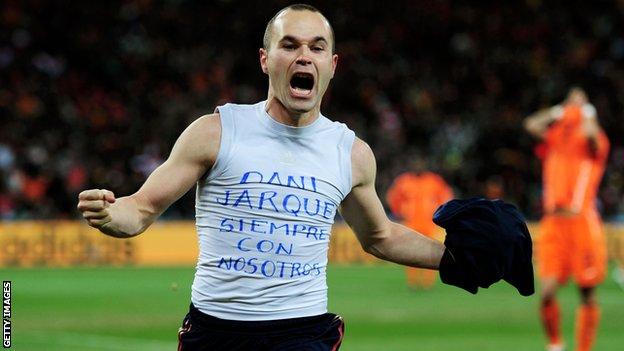 Andrés Iniesta celebra tras marcar el gol de la victoria en la final del Mundial 2010.