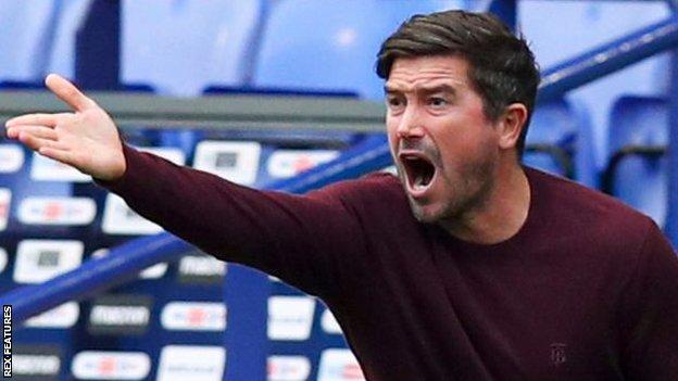 Harry Kewell: Burnett contrata al ex entrenador en jefe de Liverpool y Leeds