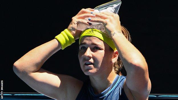 Karolina Muchova puts an ice pack on her head