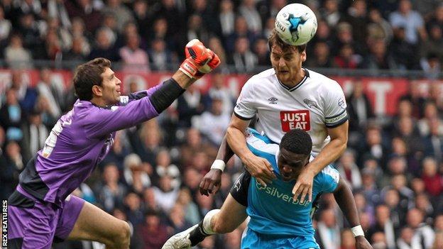 Chris Martin scores