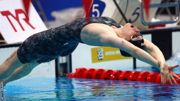 La nageuse britannique Kathleen Dawson en compétition au 200 m dos aux essais olympiques de natation britannique
