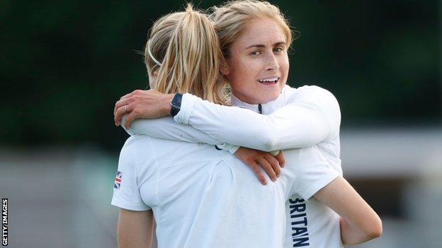 Steph Houghton y Leah Williamson